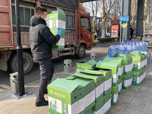 暖到了 無(wú)償捐贈(zèng)4200斤愛心蔬菜送進(jìn)封控區(qū)